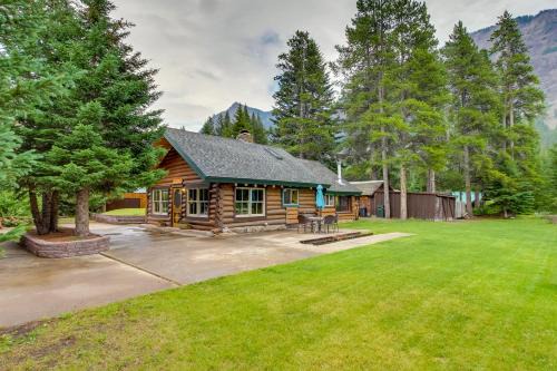 Creekside Silver Gate Getaway with Fireplace!