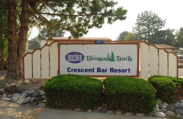 Crescent Bar Camping Resort Cottage 4