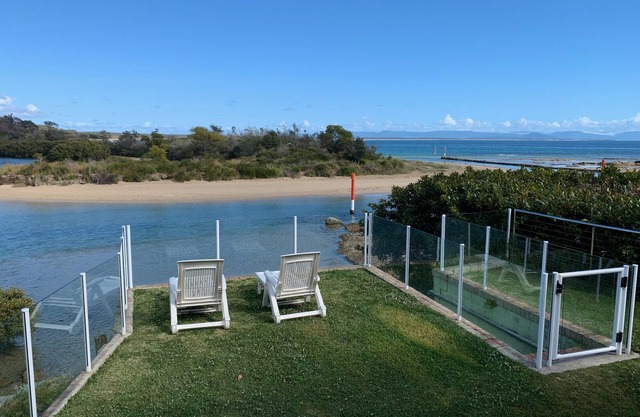 Crescent - Waterfront Beach House