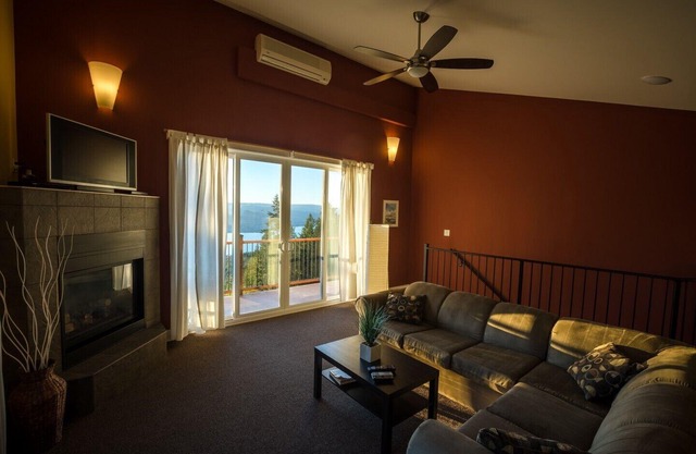 Crooked Tree Guest Suites - The Fir Suite