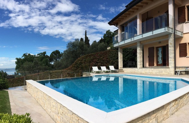 Cryss Attic - Large Penthouse with breathtaking Lake View