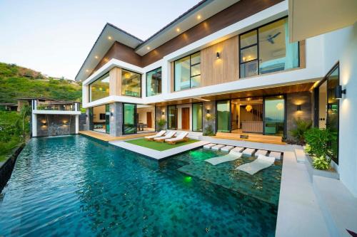 Crystal Ocean Retreat Luxury Pool Home For 12