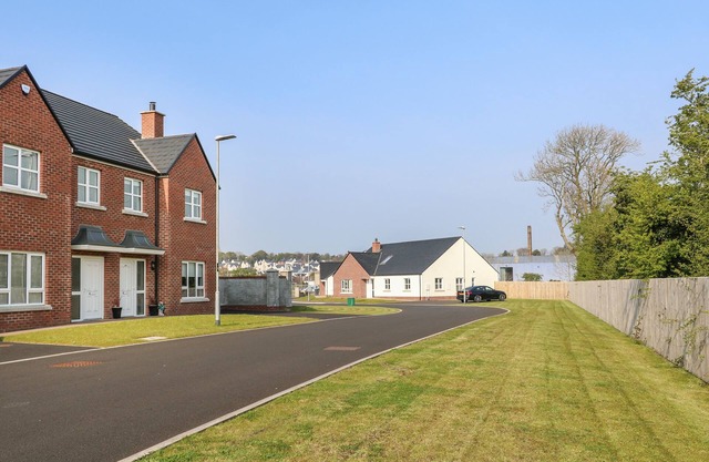 CULMORE POINT, family friendly, with a garden in Culmore, Londonderry