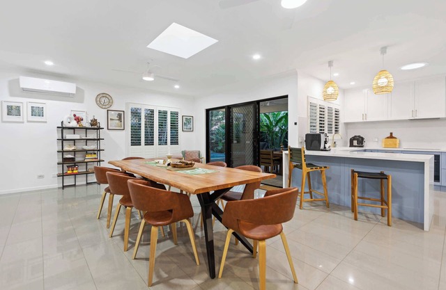 Curlews Nest - Pool, BBQ and Beach