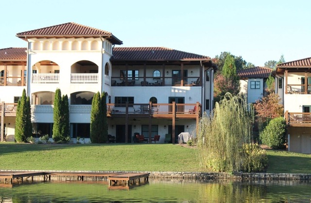 Cuscowilla Villa - 3 Bedroom/3 Bath - On Lake Oconee with Boat Slip