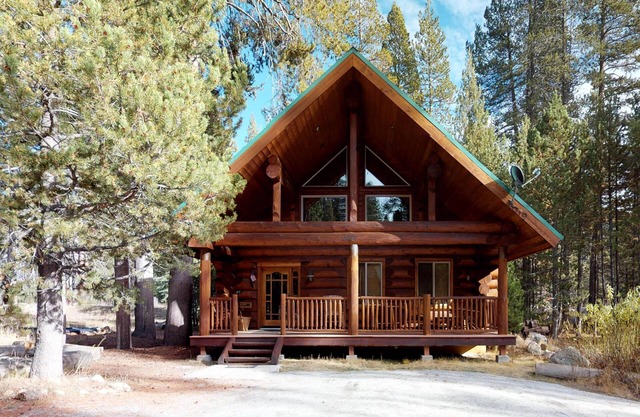Custom-Built Log Cabin w/Huge Deck & Great Location Steps from Huntington Lake