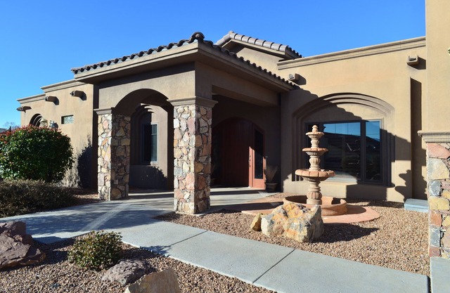 Custom Cruces Tuscan Home - Minutes to Shopping, Golf Course, Mountains and More