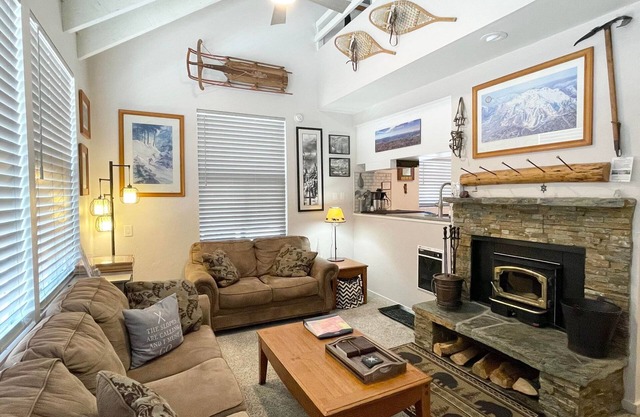 Cute and Comfy Studio + Loft, 1.5 Baths