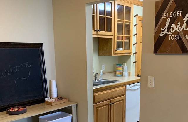 Cute and Cozy Chaska getaway! Great location and Pet friendly!