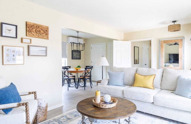 Cute, Comfy & Across from Ice Plant w/Fire Pit | The Lucy