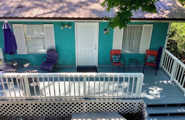 Cute Cottage, Pet Friendly- near public beach