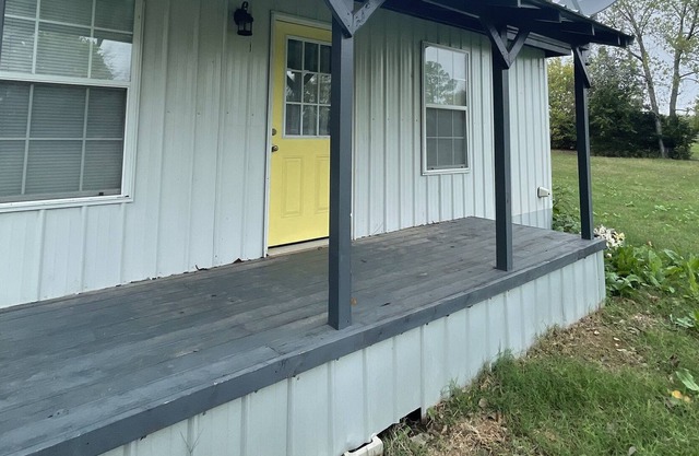 Cute, one-bedroom located 1 block from Charleston Sky wedding venue