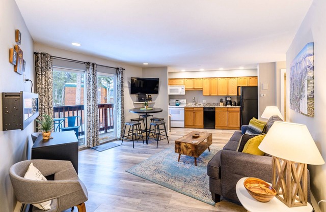 Cute, Quiet 1 Bedroom, Peak 8 Base Area