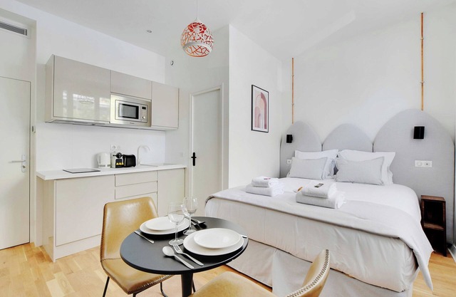 Cute Studio in Eclectic 18th District - 1