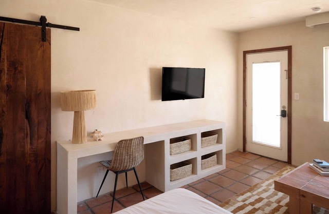 Cute Studio steps to beach