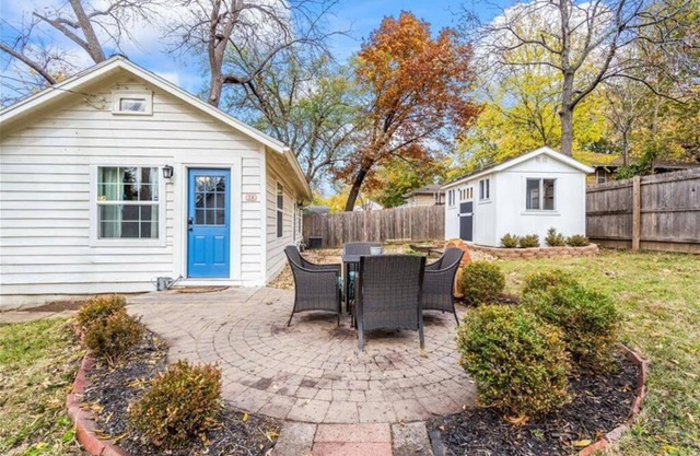 Cutest Cottage in the Heart of Waldo!