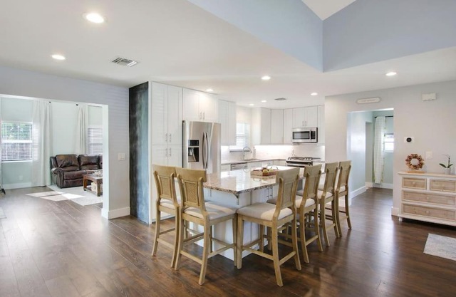 Cutting-edge & Cozy 4 Bed 2 Bath North Palm Beach