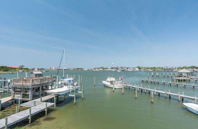 CV9A: Net House A - Waterfront 1BR villa with sun deck!