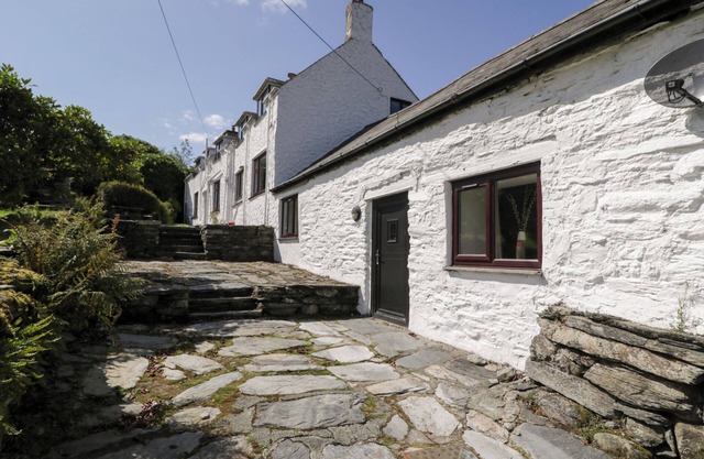 CWM, pet friendly, character holiday cottage in Capel Curig
