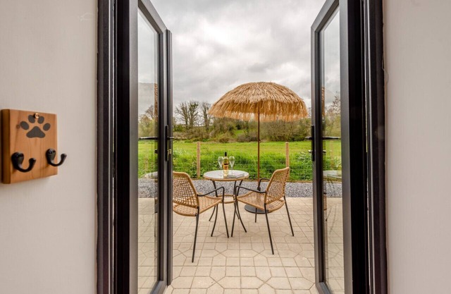 Cwtch Honey - One Bedroom House, Sleeps 2