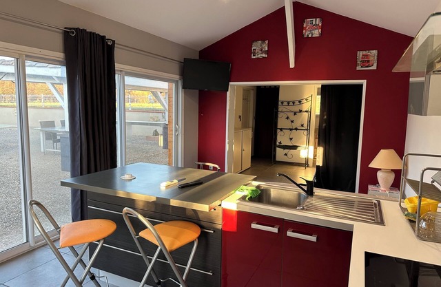 Dépendance 45m2 Tout Équipée Agréable et Calme Animaux de Compagnie Acceptés
