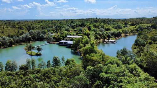 "D'BAMBOO KAMP" Desa Wisata Ekang