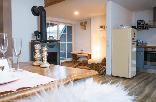 Dachwohnung mit Ofen und Freisitz