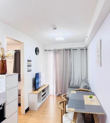 Davao 1BR Condo for 4 with Pool Near SM Lanang and Airport