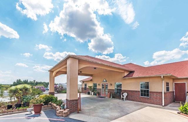 Days Inn by Wyndham Gainesville