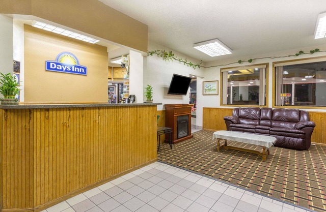 Days Inn by Wyndham Paxton