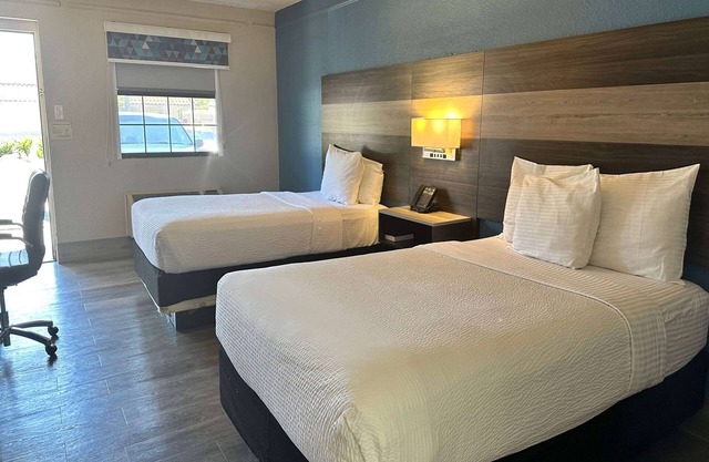 Days Inn by Wyndham San Diego Vista