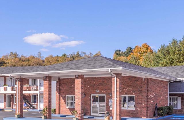 Days Inn by Wyndham West Jefferson