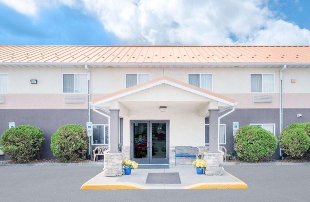 Days Inn & Suites by Wyndham Fargo 19th Ave/Airport Dome