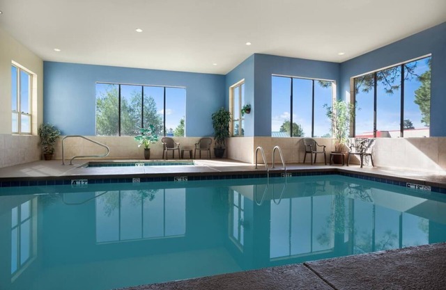 Days Inn & Suites by Wyndham East Flagstaff