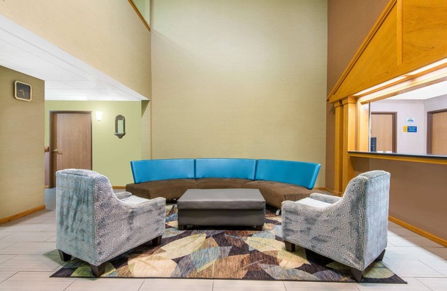 Days Inn & Suites by Wyndham Wichita
