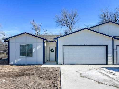 Dazzling West Side 3BR 2BA - Coffee - SmrtTV WIFI