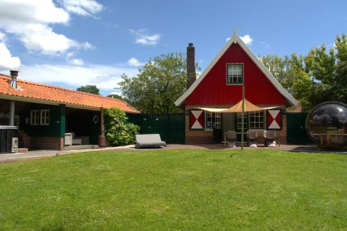 De Appelbloesem 6-persoons met overdekte hottub, barrelsauna, lounge, wifi