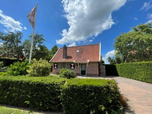 De Goudvink 7-persoons, overdekte hottub en loungebank, finse sauna, wifi, sunshower