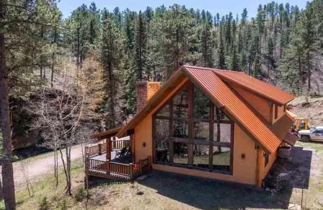 Deadwood Private Luxury Cabin with Gold Mine and Creek
