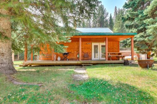 Deadwood Wolf Cabin with Fire Pit and Grill