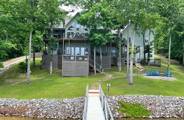 "Decked Out" - 80ft from house to water, gorgeous view, near Duncan Bridge