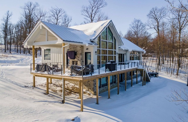 Deep Creek Luxury w/Pool, Theater & Fireplace