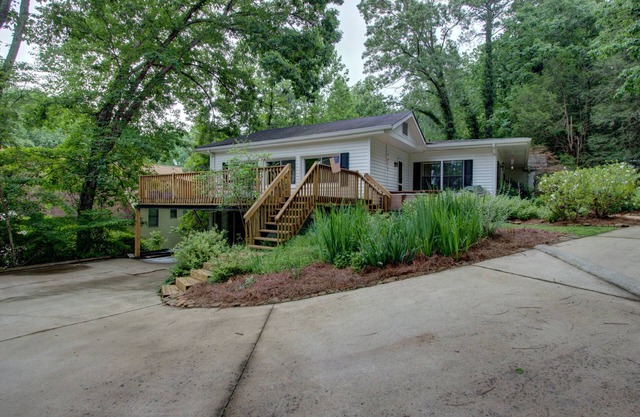 Deep water cove, views, New kitchen, Lake Front Escape w Dock, Very Private Cove