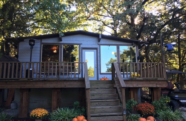 Deer Manor Cabin at Lake Texoma, Pet-Friendly!