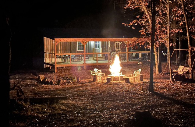 Degray Lake Cabin with kayaks available upon request