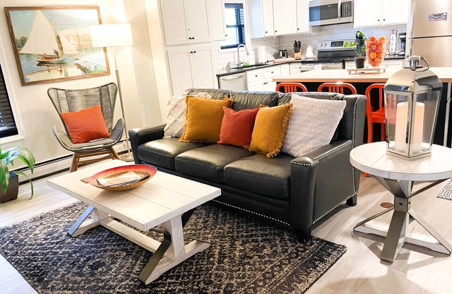 Delafield Darling King Suite + Bonus Queen Downtown & Dreamy