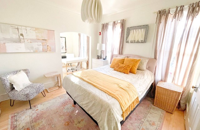 Delafield Gem King Bed, River Views & Downtown at Your Door