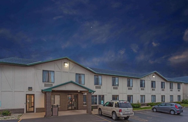 Delavan Inn and Suites