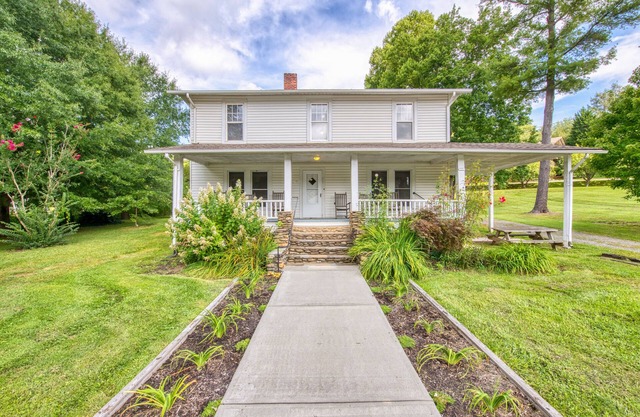 Delightful Family-Friendly Home W/Free WiFi and Furnished Porch - Dogs OK