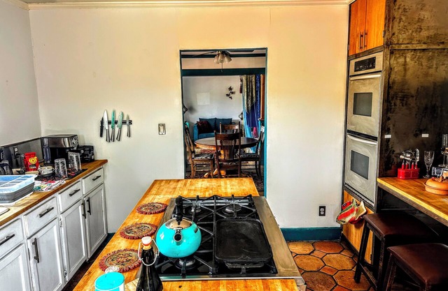 Delightful gypsy bungalow located in the bewitching mountain village of Madrid!